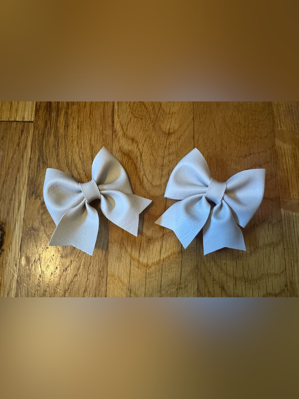 Baby/ toddler bow set of two NWOT cream leather